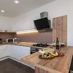 Gloria Villa *