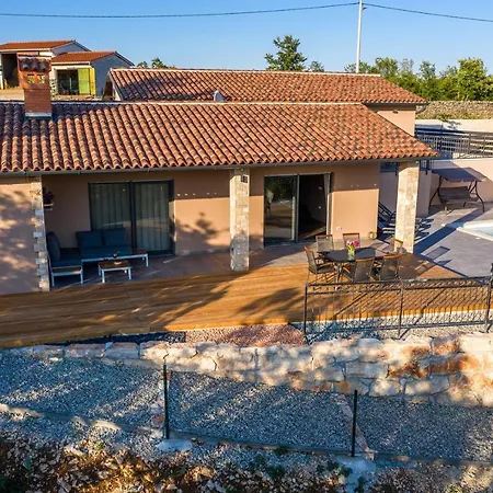 Gloria Willa Marčana